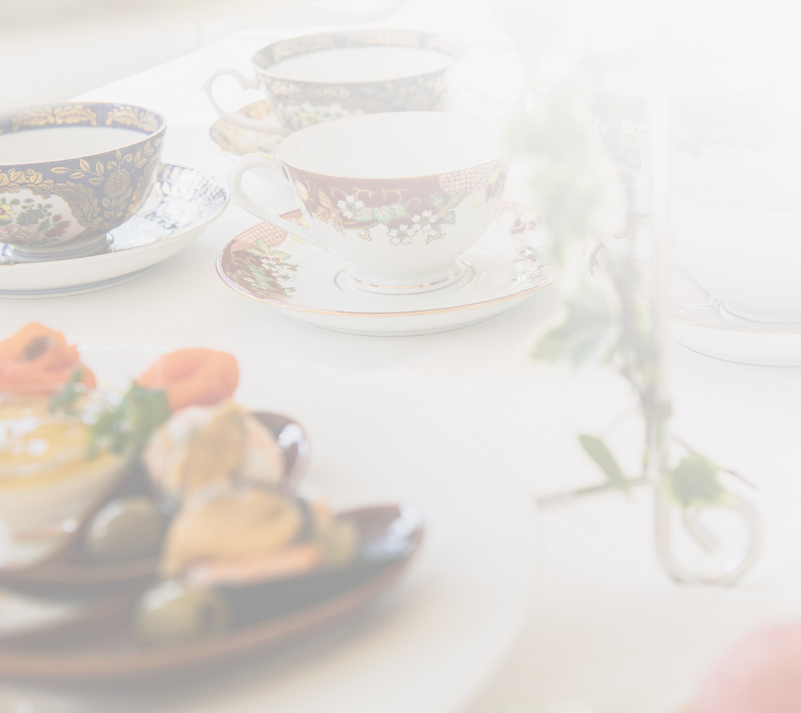 写真：ティーカップなど